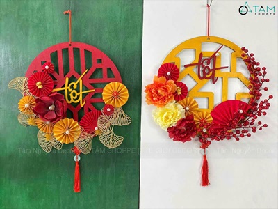 Vòng treo cửa Tết họa tiết khung cửa chữ Tết  [Bằng gỗ] ĐK 50cm VTC-T-44